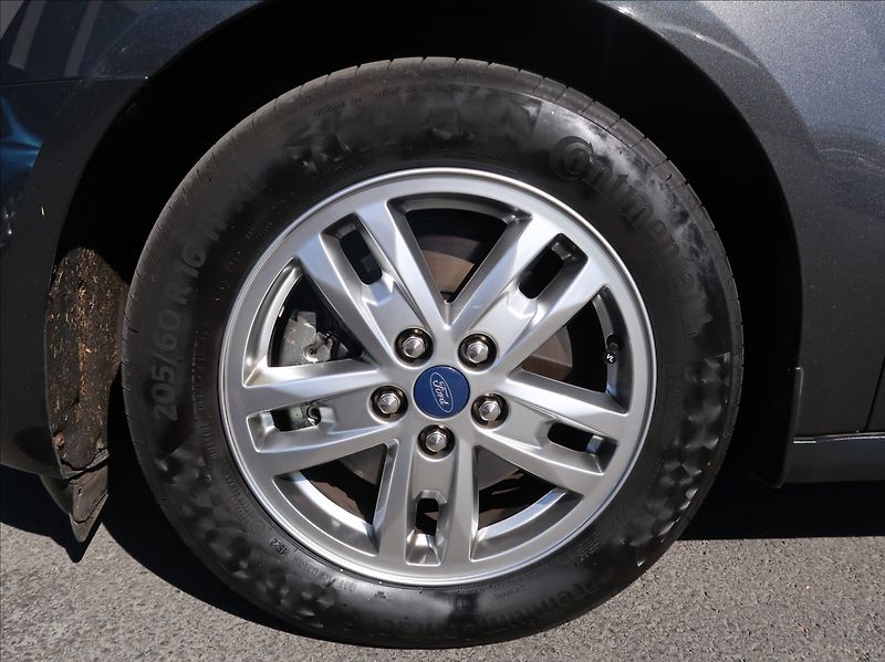 Ford Tourneo Connect 1,5 TDCi,74kW,Serv.kn.,tažné - fotka 25 z 29