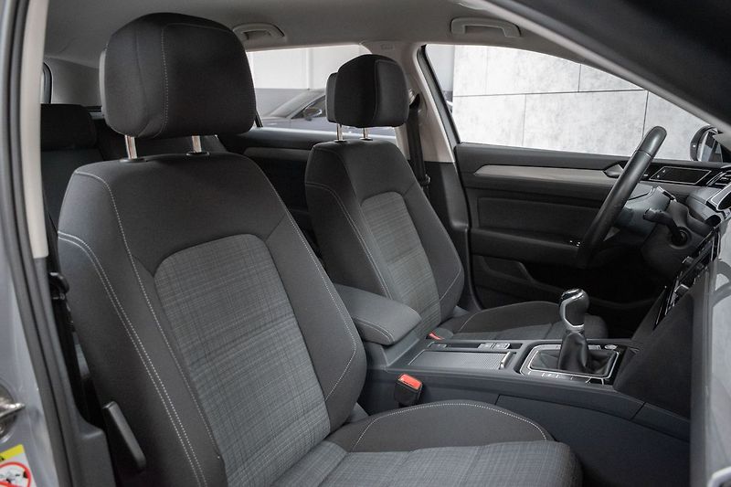 Volkswagen Passat TDI 110kW BUSINESS*2xPNEU*ČR 1 - fotka 11 z 39