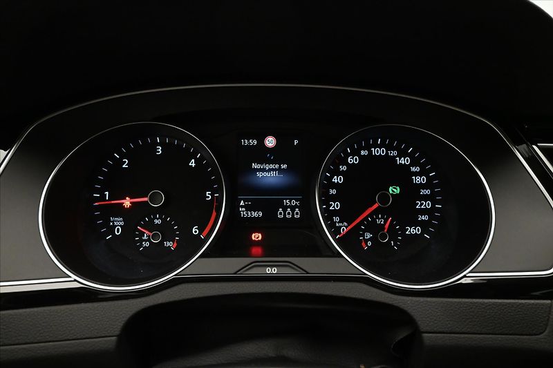 Volkswagen Passat 2,0 TDI 110kW DSG Business Zár - fotka 14 z 25