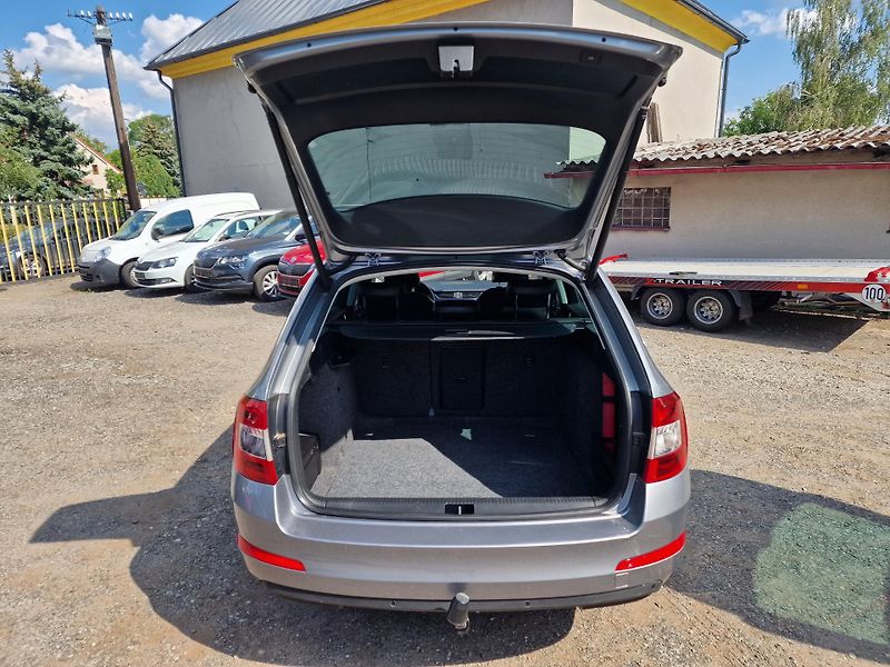 Škoda Octavia 1,6TDI 81KW EXCLUSIVE - fotka 10 z 23