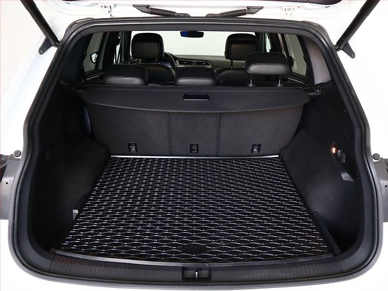 Volkswagen Tiguan Allspace (2019) R-Line 2.0 BiTDI - fotka 12 z 22
