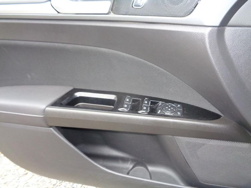 Ford Mondeo 2,0 - fotka 9 z 16