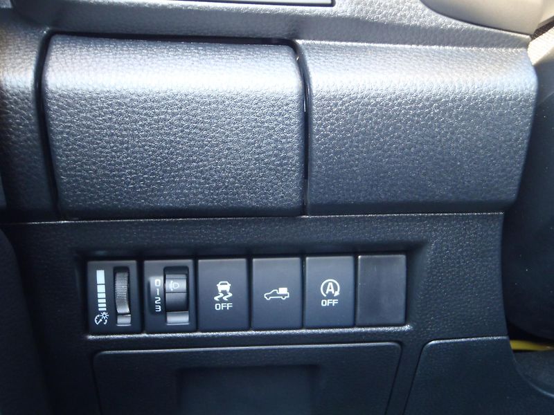 Isuzu D-Max Double Cab LS - fotka 22 z 25