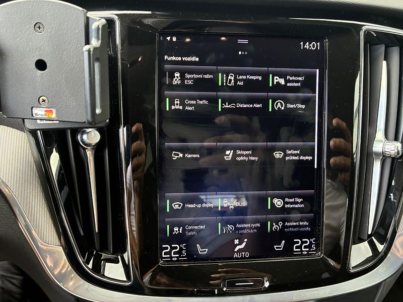 Volvo V60 (2020) 2.0D,140KW,BLIS,ACC,MATRIX,DPH - fotka 19 z 26