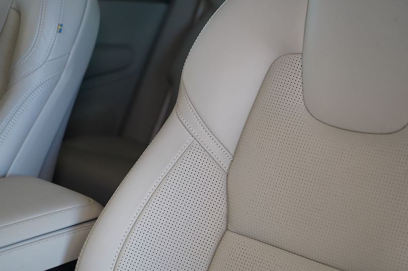Volvo XC90 B5 PLUS Bright Vzduch, 360° - fotka 21 z 50