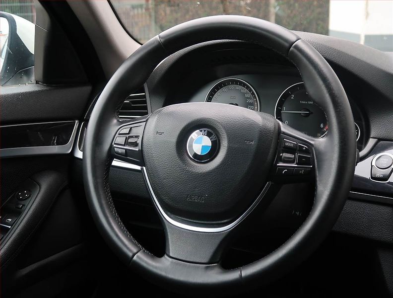 BMW Řada 5 (2015) 520d, Automat, Bi-Xenony - fotka 18 z 18