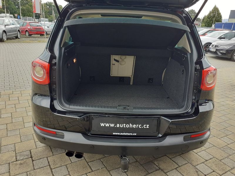 Volkswagen Tiguan (2010) 2.0 TSi R-Line 4x4 - fotka 22 z 34