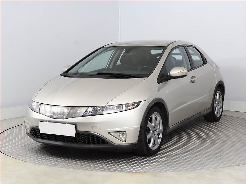 Honda Civic (2006) 1.8 i, po STK, jezdí výborně - fotka 2 z 12