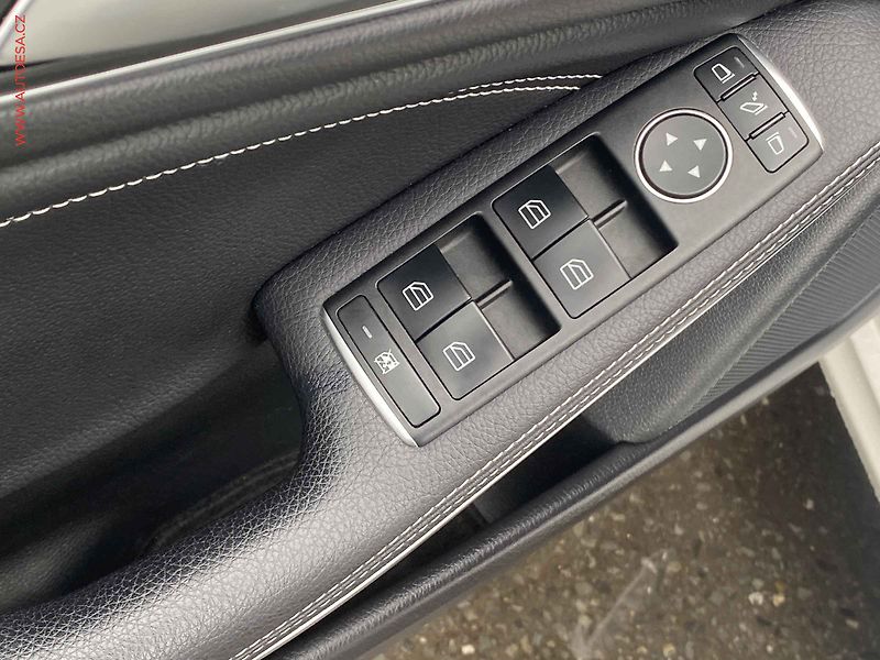 Mercedes-Benz CLA (2018) 1.6 CLA180, AT, LED, panor - fotka 12 z 20