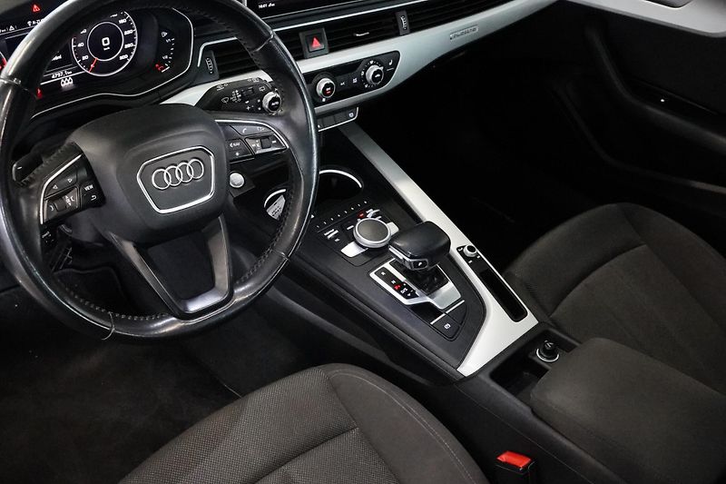 Audi A4 - fotka 5 z 6