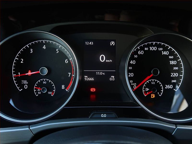 Volkswagen Touran (2021) 1.5 TSI - fotka 11 z 18