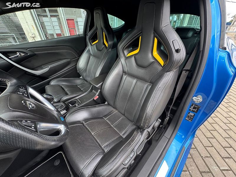 Opel Astra (2012) GTC OPC 2.0 Turbo 206kw - fotka 15 z 22