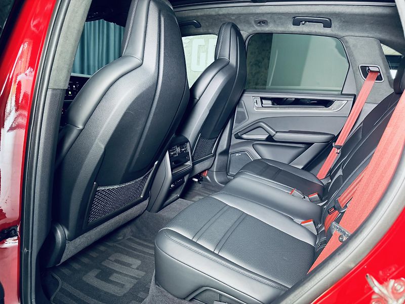 Porsche Cayenne (2024) S V8 SPORTDESIGN BURM MAX.VYB - fotka 31 z 38