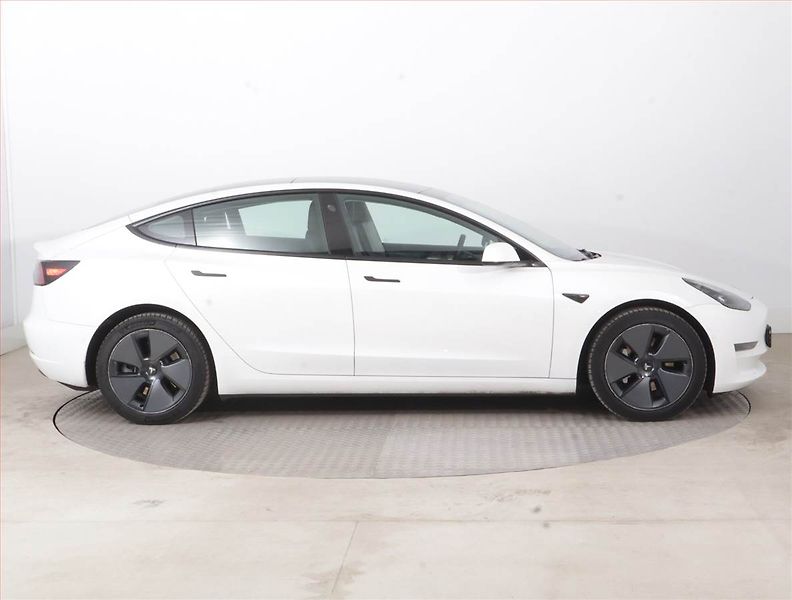Tesla Model 3 (2021) Long Range 4WD 79kWh, SoH 91% - fotka 6 z 21