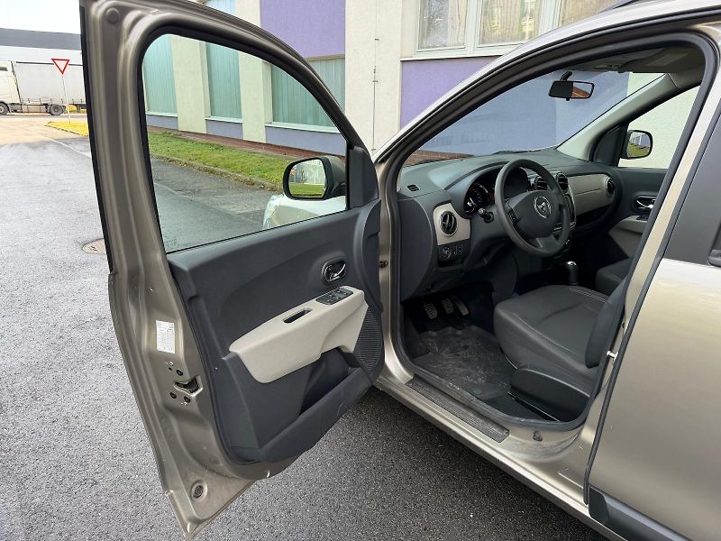 Dacia Lodgy 1,6 i / 7-míst / 1.maj./ ČR /  - fotka 8 z 24