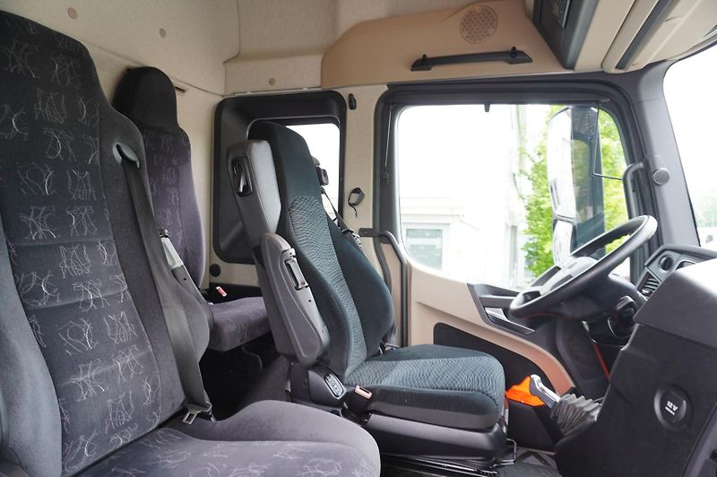 Mercedes-Benz Actros (2018) 2540 6x2/80 tho.km!/ 5 seats - fotka 22 z 24