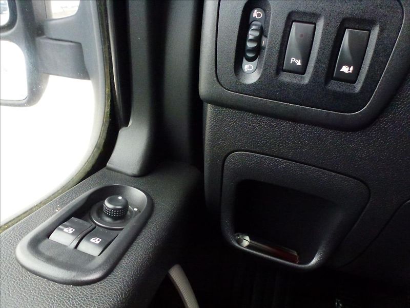 Renault Master 2,3 DCI L2H2 6 rychlostní - fotka 28 z 50