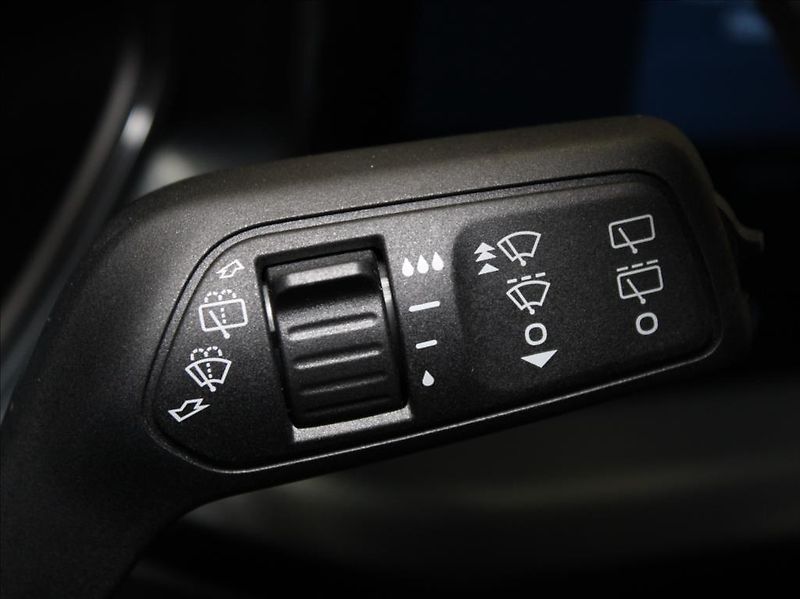 Ford Focus 1,0 EB 155k. AT Active 9770km! - fotka 19 z 23