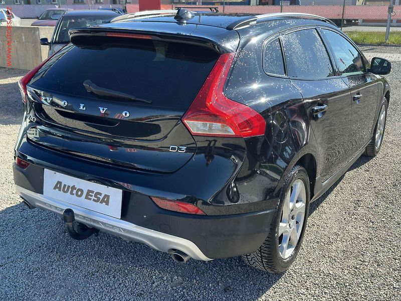 Volvo V40 (2016) 2.0 D3, 2.maj, AT, výhřev - fotka 4 z 21