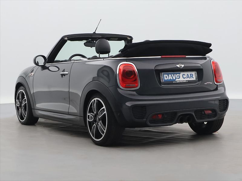 Mini Cooper 2,0 i JCW 170kW Cabrio Manual - fotka 13 z 39