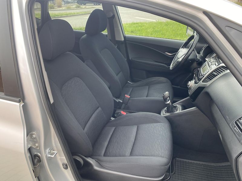 Hyundai ix20 1.6 CRDi, PREMIUM, PANORAMA!! - fotka 32 z 44