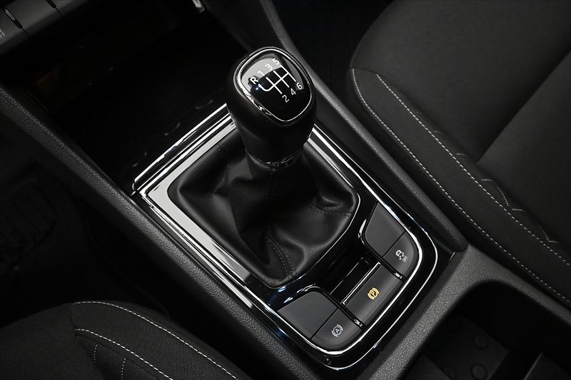 Škoda Karoq 1,6 TDI 85 kW Ambition Záruka - fotka 22 z 30