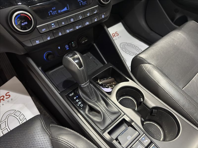 Hyundai Tucson 2,0   CRDI 4X4 136KW PREMIUM - fotka 17 z 38