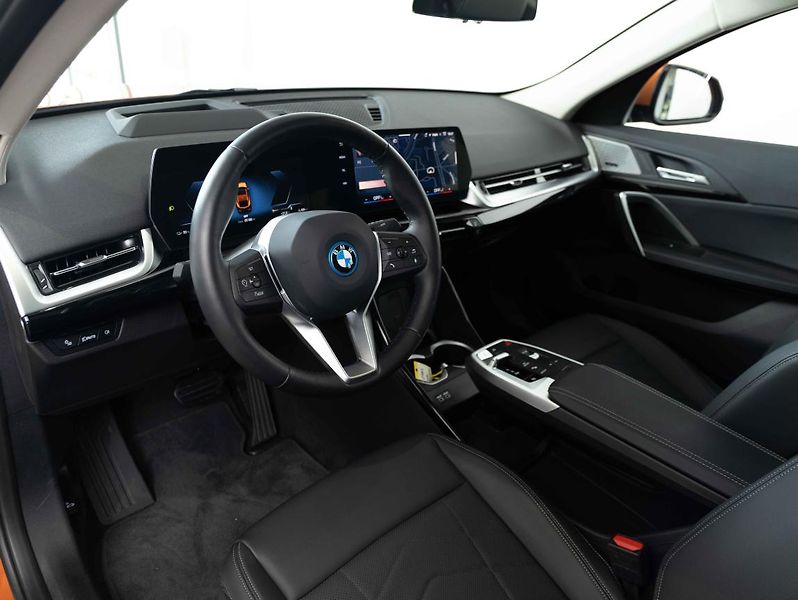 BMW iX2 xDrive30 - fotka 11 z 23