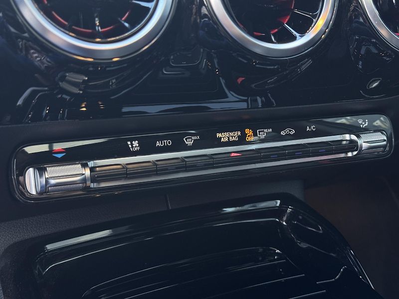 Mercedes-Benz Třídy A (2021) AMG 45 4MATIC+, MULTIBEAM  - fotka 38 z 56