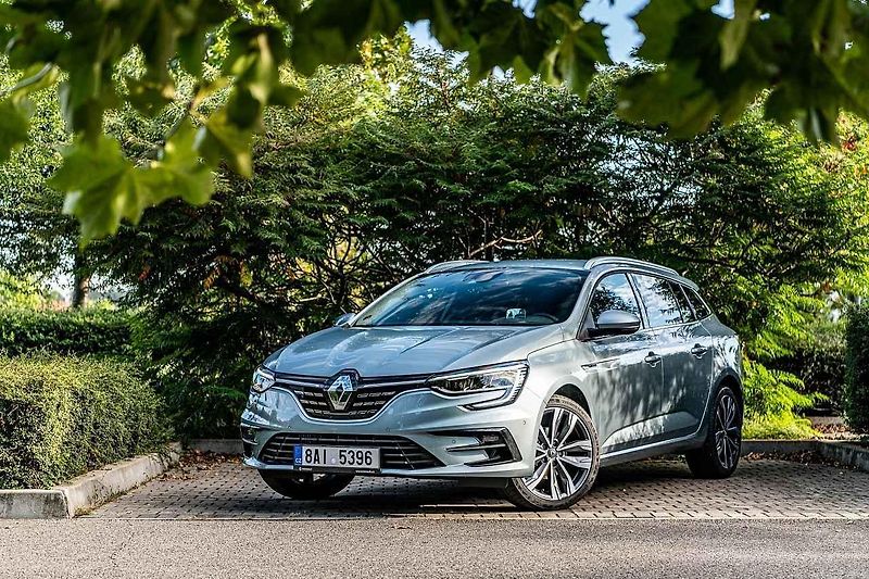 Už jen automat se bude nacházet v interiéru vozu Renault Mégane RS