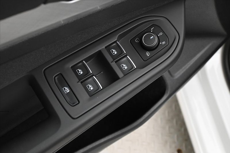 Volkswagen Golf 2,0 TDI 85 kW DSG Life Záruka - fotka 25 z 30