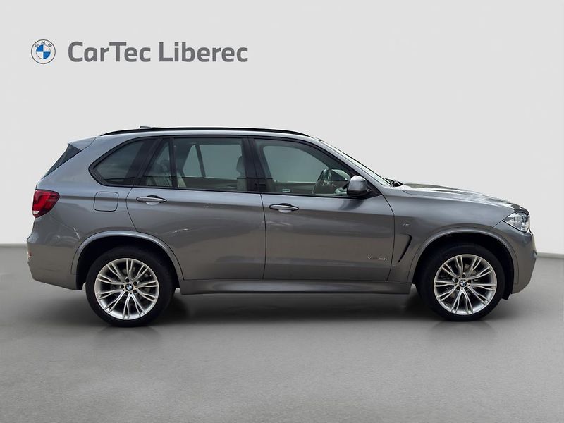 BMW X5 xDrive30d - fotka 6 z 21