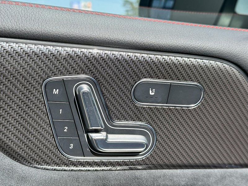 Mercedes-Benz GLB (2025) 200 d 4MATIC - fotka 25 z 45