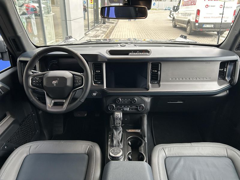 Ford Bronco 2.7 EcoBoost 246kW OUTER BANKS - fotka 14 z 37