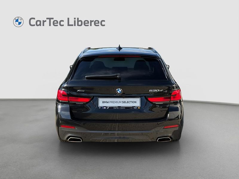 BMW Řada 5 530d xDrive Touring - fotka 20 z 22