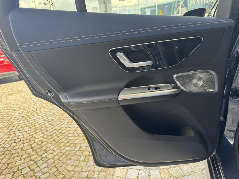 Mercedes-Benz EQE 500 4MATIC SUV - fotka 21 z 36