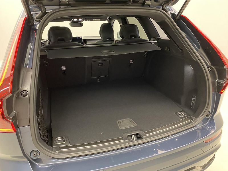 Volvo XC60 T8 AWD RECHARGE BLACK EDITION - fotka 6 z 61