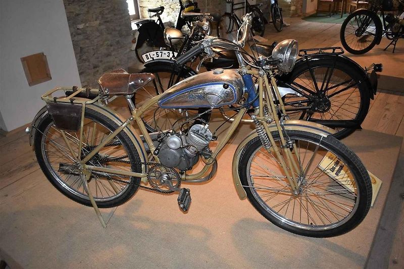 Motokola byla v různých obdobích velmi oblíbeným dopravním prostředkem. Toto je vůbec první český produkt tohoto druhu