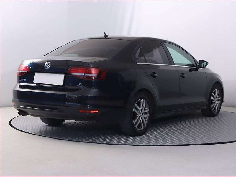 Volkswagen Jetta (2017) Highline 2.0 TDI, Navi - fotka 5 z 19