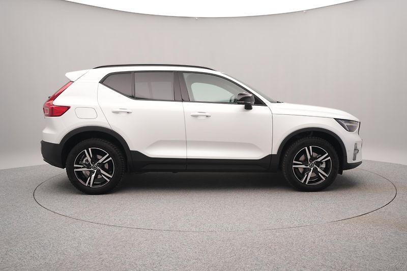 Volvo XC40 (2026) B3 AUT DARK PLUS - fotka 14 z 23
