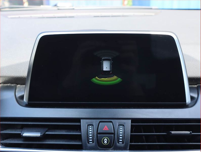 BMW Řada 2 (2019) 216i Gran Tourer, Serv.kniha - fotka 16 z 21