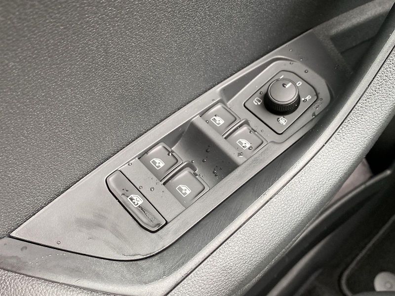 Škoda Karoq (2025) TDI 4x4 DSG Sportline - fotka 12 z 35