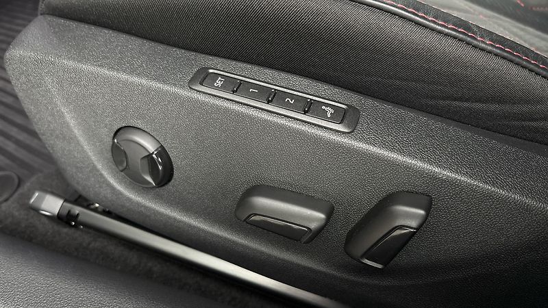 Škoda Octavia 2.0 TDI DSG 4x4 RS Combi - fotka 22 z 32