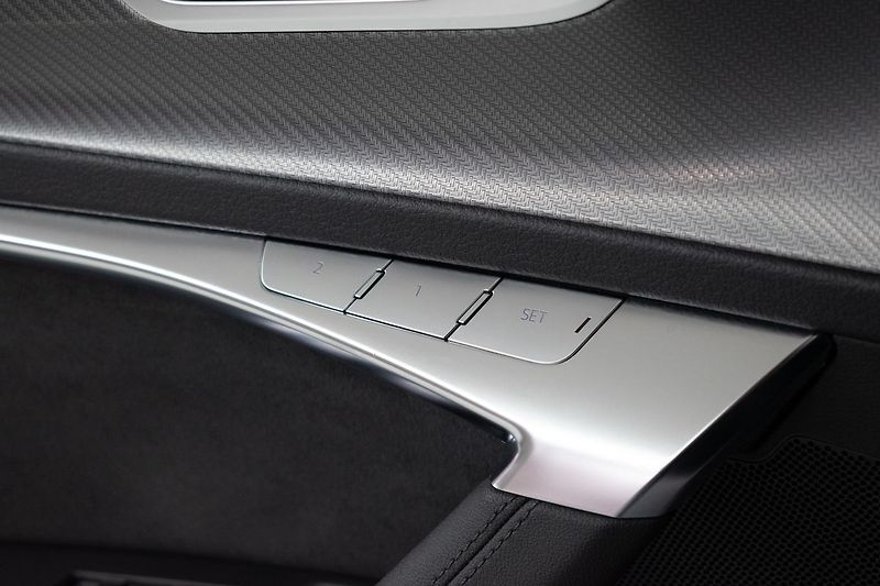 Audi RS 6 V8 4.0 TFSI 441kW QUATTRO - fotka 16 z 48