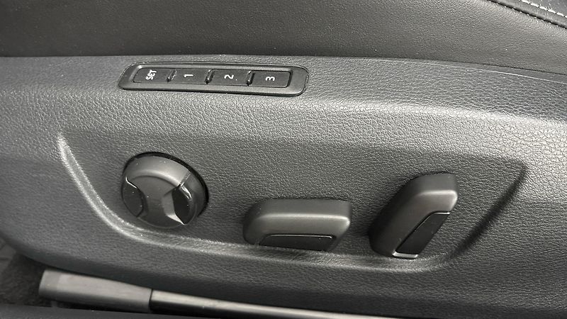 Škoda Superb 2.0 TSI DSG Style Combi - fotka 22 z 30