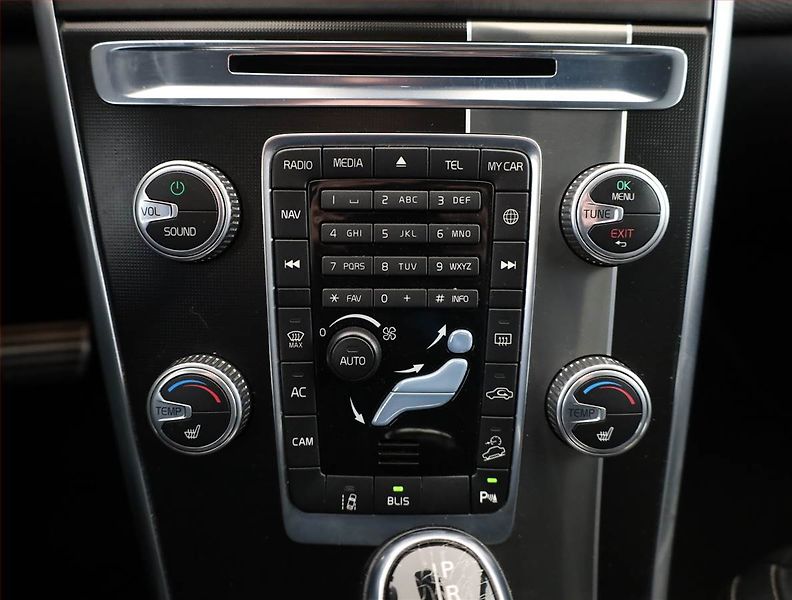 Volvo XC60 (2014) R-Design D5, 4X4, Automat - fotka 12 z 20