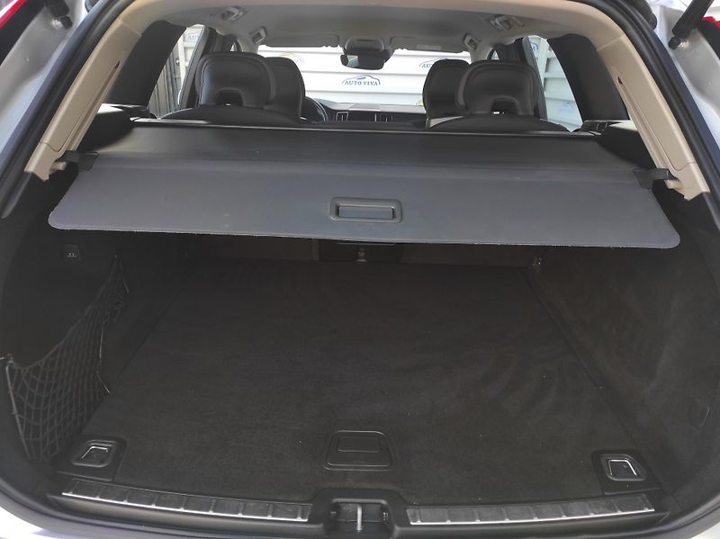 Volvo XC60 2,0 D3 Drive-E, Momentum Pro - fotka 38 z 41