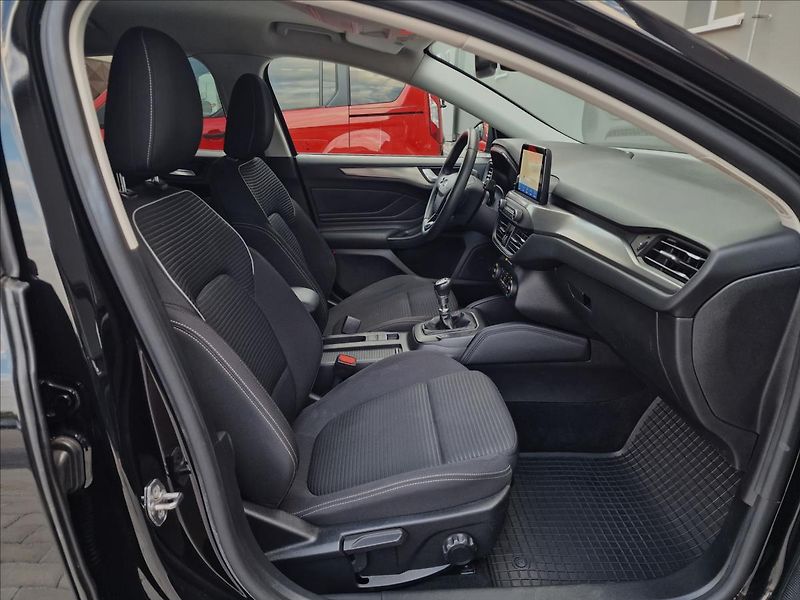 Ford Focus 1.5 EcoBlue Titanium,ČR,1.Maj - fotka 14 z 47