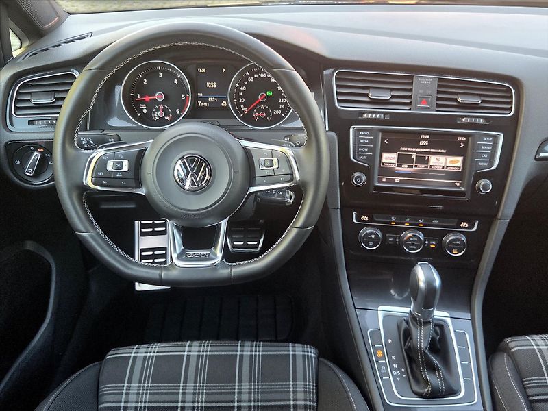Volkswagen Golf 2,0 TDi 135kW DSG GTD ČR 2.maj - fotka 12 z 20