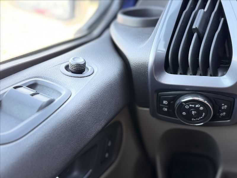 Ford Transit Custom 2,0 125kW 5MÍST WEBASTO DPH TZ - fotka 14 z 32
